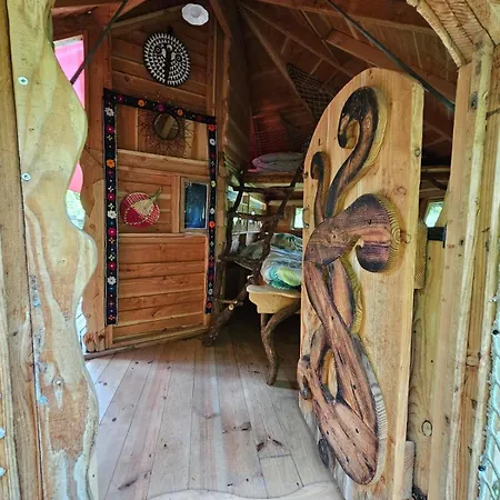 Camping Dans Les Arbres - Les Lutins