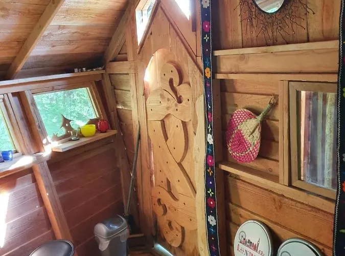 Campingplatz Dans Les Arbres - Les Lutins Mechmont