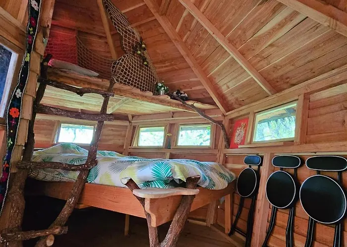 Dans Les Arbres - Les Lutins Campingplatz